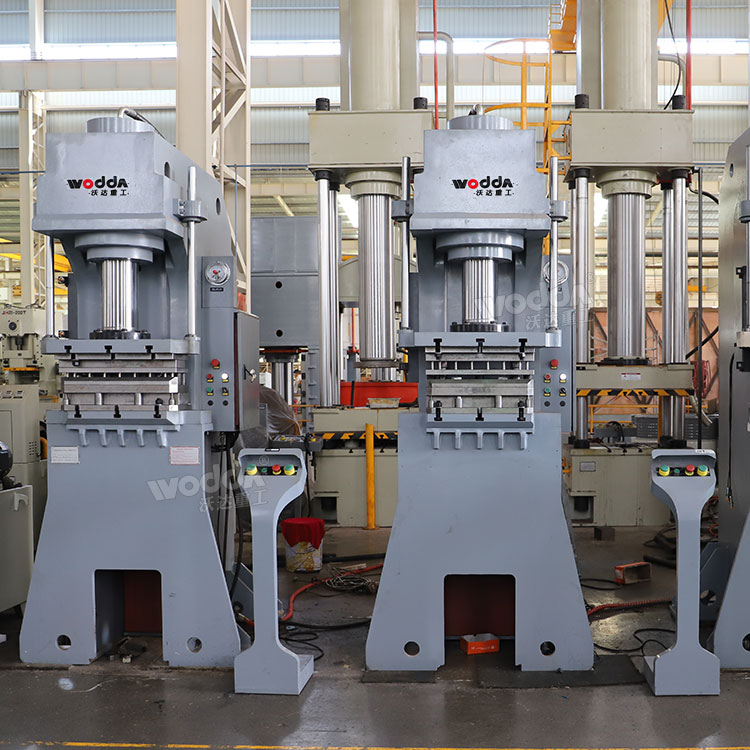 2臺(tái)面120噸單柱液壓機(jī) 2臺(tái)面120噸單柱液壓機(jī)