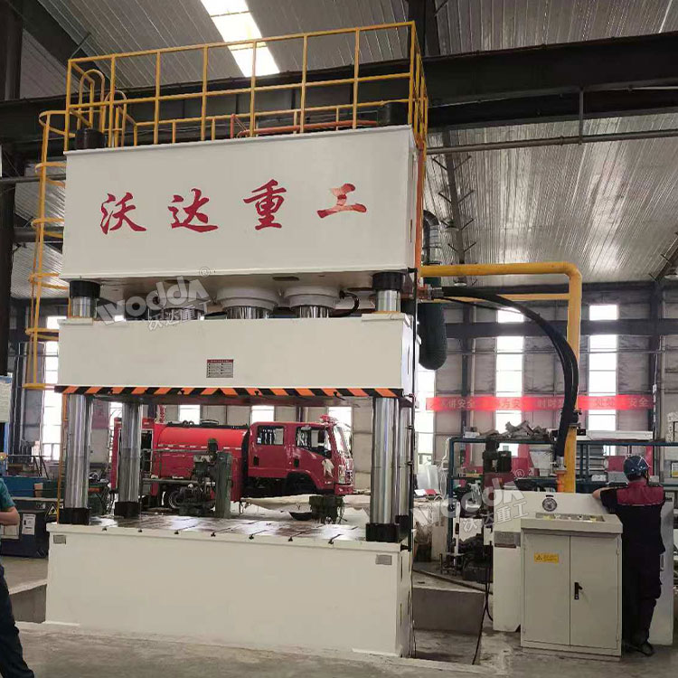 1000噸四柱液壓機(jī)客戶車間 1000噸四柱液壓機(jī)客戶車間