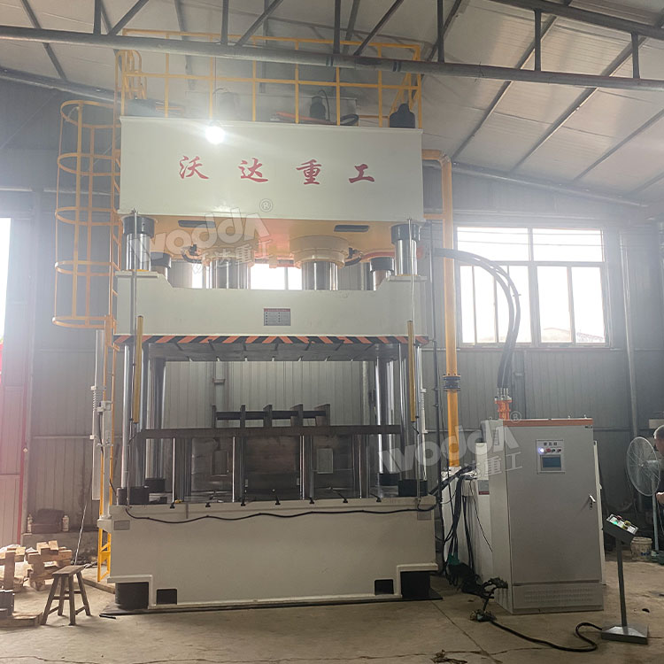 1000噸鈑金成型液壓機(jī)客戶現(xiàn)場 1000噸鈑金成型液壓機(jī)客戶現(xiàn)場