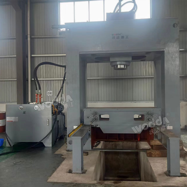 500噸龍門液壓機(jī)客戶現(xiàn)場 500噸龍門液壓機(jī)客戶現(xiàn)場