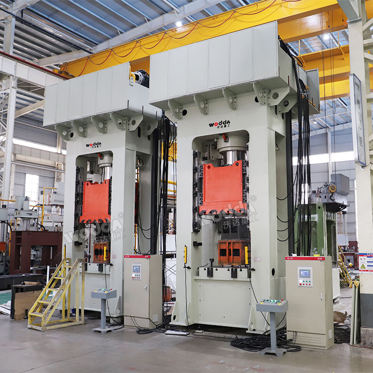 630噸框架式油壓機(jī) 630噸框架式油壓機(jī)