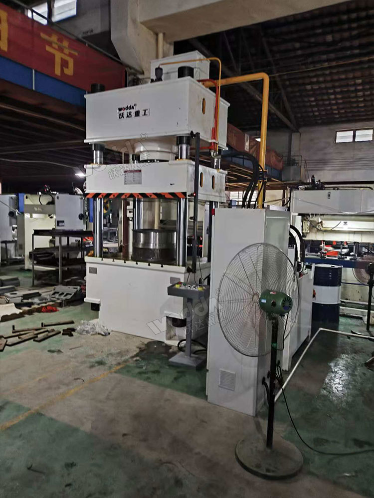 風機接頭拉伸液壓機調(diào)試現(xiàn)場 風機接頭拉伸液壓機調(diào)試現(xiàn)場