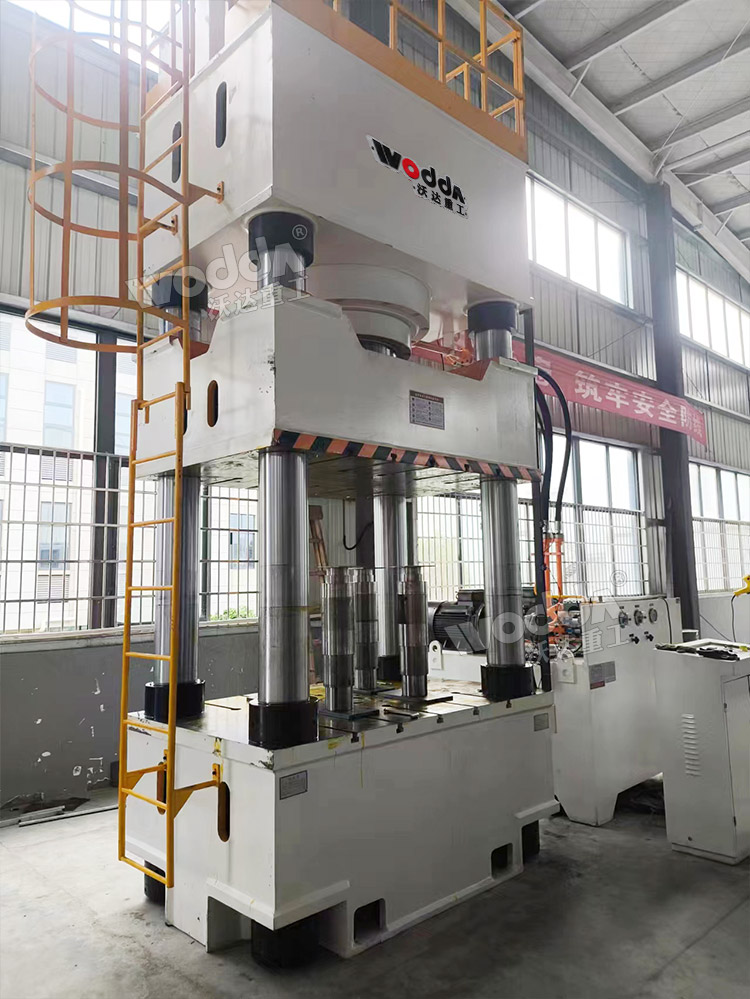 1000噸拉伸液壓機(jī)客戶車間調(diào)試 1000噸拉伸液壓機(jī)客戶車間調(diào)試