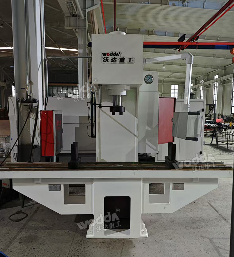 63噸單臂校直機現(xiàn)場 63噸單臂校直機現(xiàn)場