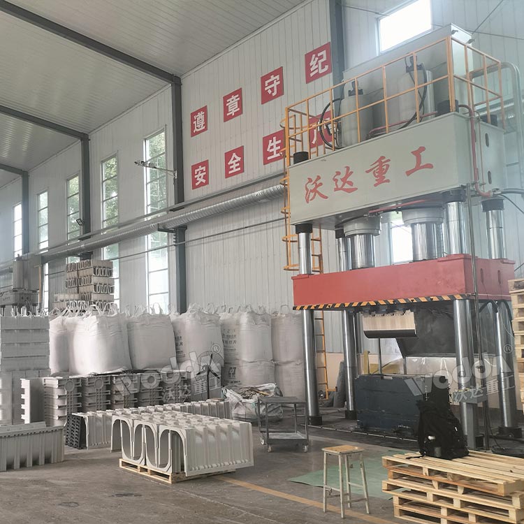 800噸三梁四柱液壓機 800噸三梁四柱液壓機