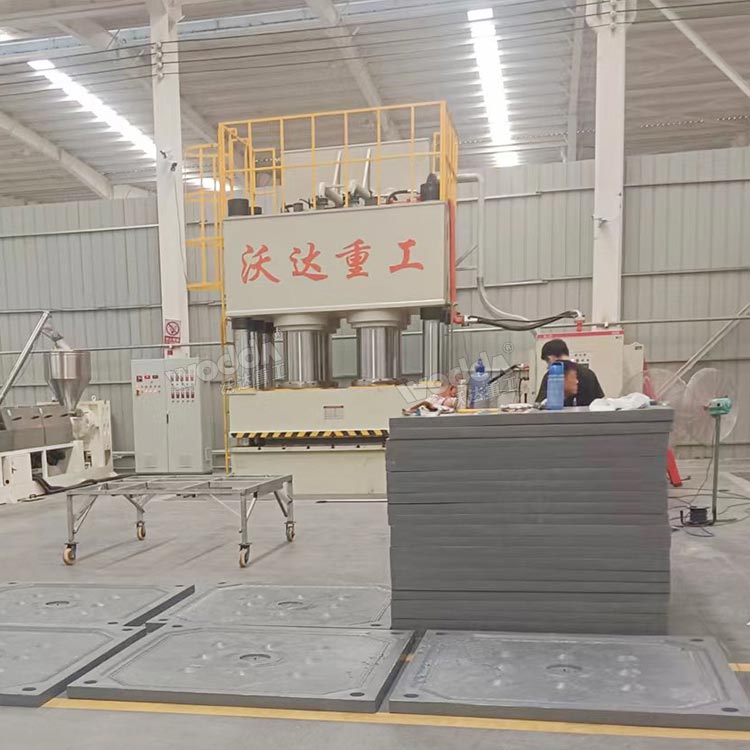 1250噸液壓機模壓聚丙烯壓濾板現(xiàn)場 1250噸液壓機模壓聚丙烯壓濾板現(xiàn)場