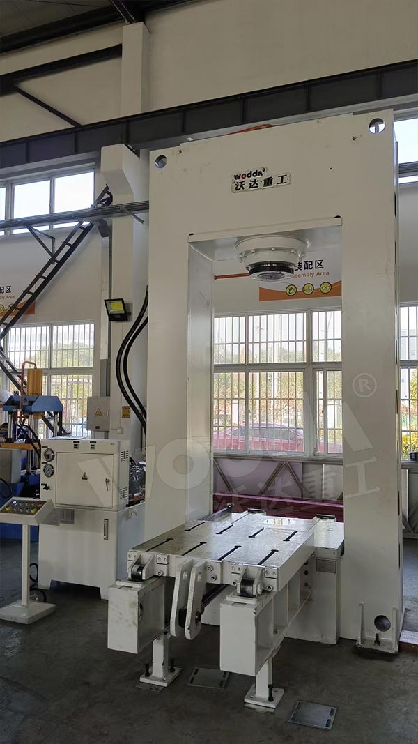 315噸龍門框架式液壓機 315噸龍門框架式液壓機