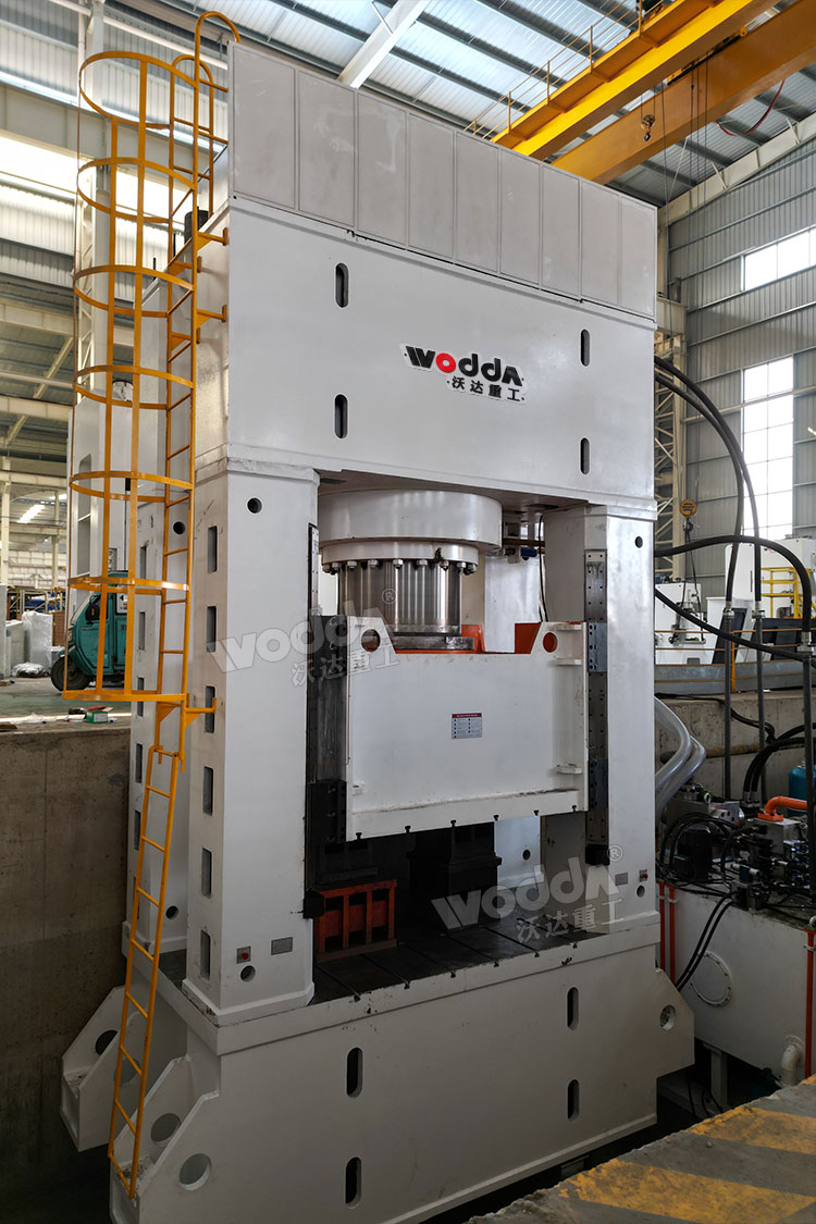 2500噸熱鍛法蘭盤成型液壓機 2500噸熱鍛法蘭盤成型液壓機