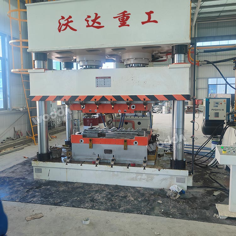 630噸樹脂仿古瓦成型液壓機(jī)