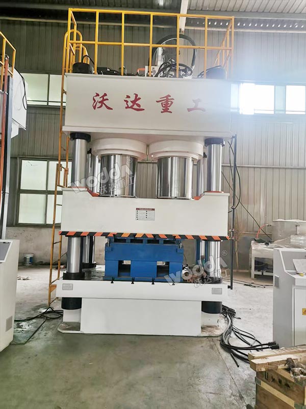 1800噸木屑托盤成型液壓機現(xiàn)場 1800噸木屑托盤成型液壓機現(xiàn)場