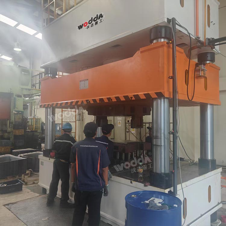 1000噸汽車變速箱油底殼拉伸液壓機試機.jpg 1000噸汽車變速箱油底殼拉伸液壓機試機.jpg