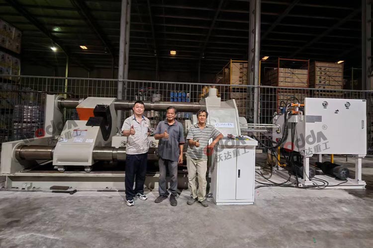 500噸火車輪軸壓裝機(jī)安裝現(xiàn)場.jpg 500噸火車輪軸壓裝機(jī)安裝現(xiàn)場.jpg