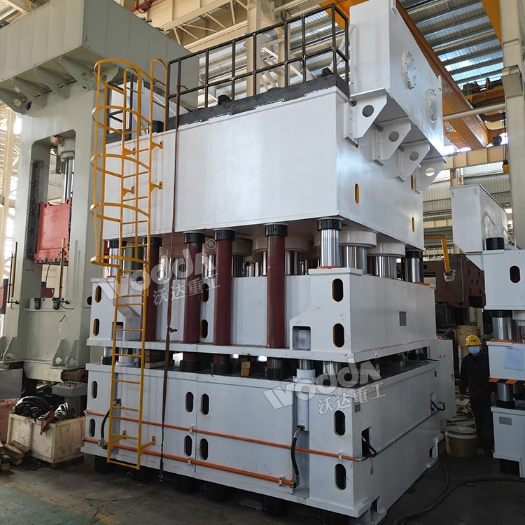 4500噸液壓機(jī) 4500噸液壓機(jī)