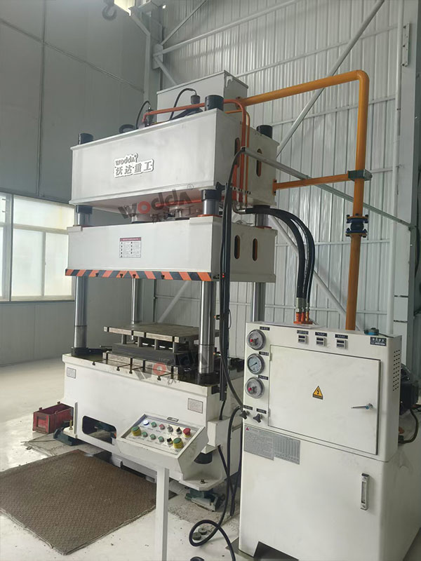 250噸四柱液壓機(jī)帶液壓墊 250噸四柱液壓機(jī)帶液壓墊