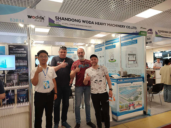 展會(huì)瞬間合影 展會(huì)瞬間合影