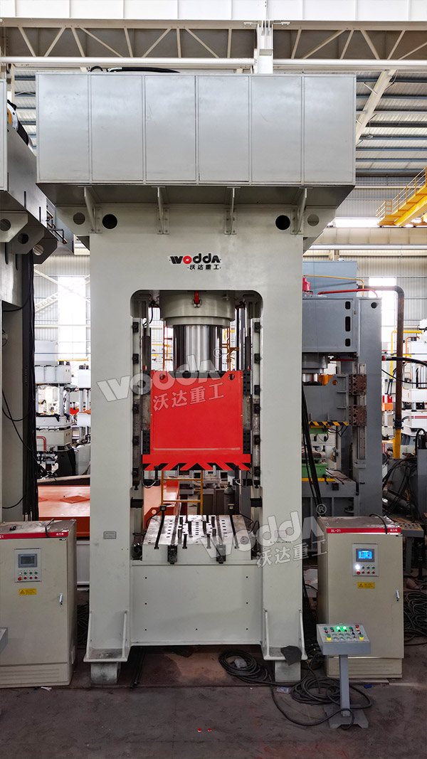 1000噸框架式液壓機(jī) 1000噸框架式液壓機(jī)