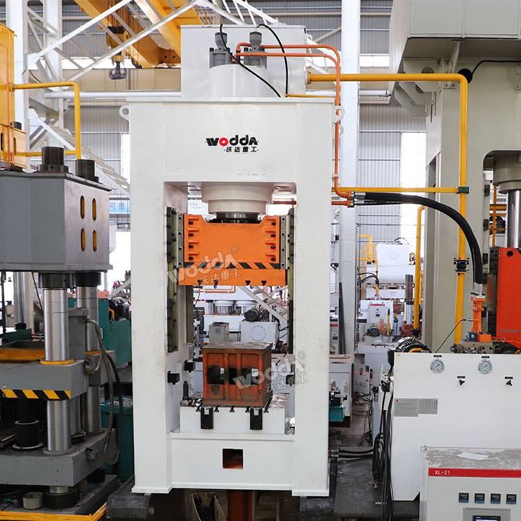 400噸框架式液壓機(jī) 400噸框架式液壓機(jī)