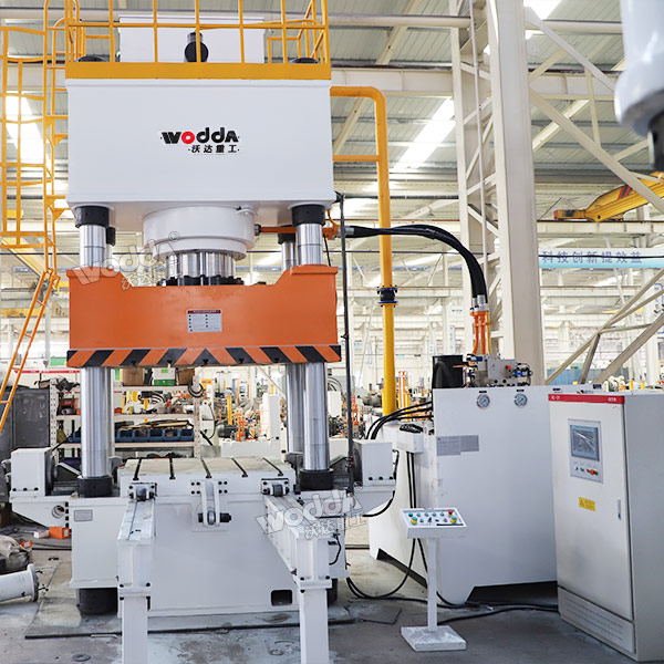 1000噸液壓機(jī).jpg 1000噸液壓機(jī).jpg