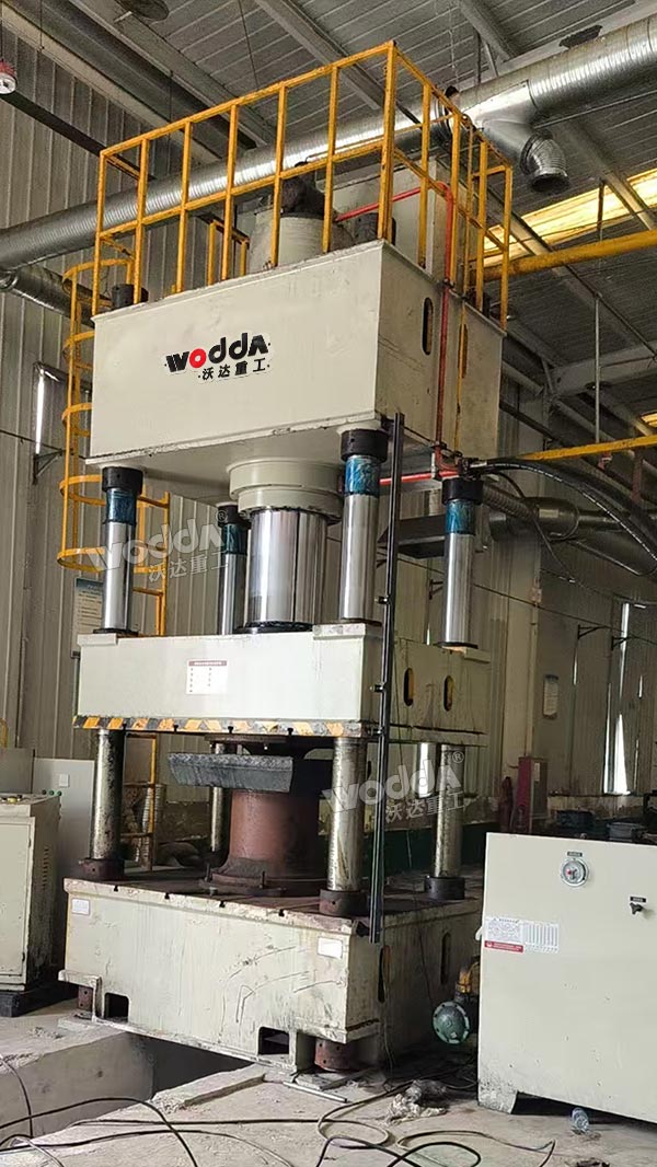 500噸四柱液壓機(jī) 500噸四柱液壓機(jī)