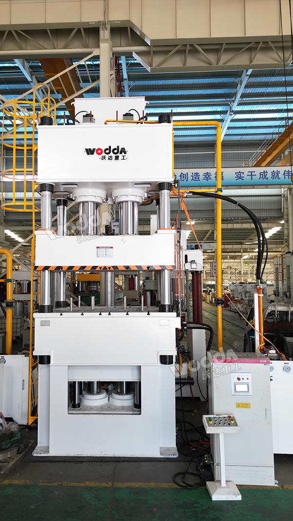 630噸四柱液壓機(jī)(液壓墊) 630噸四柱液壓機(jī)(液壓墊)