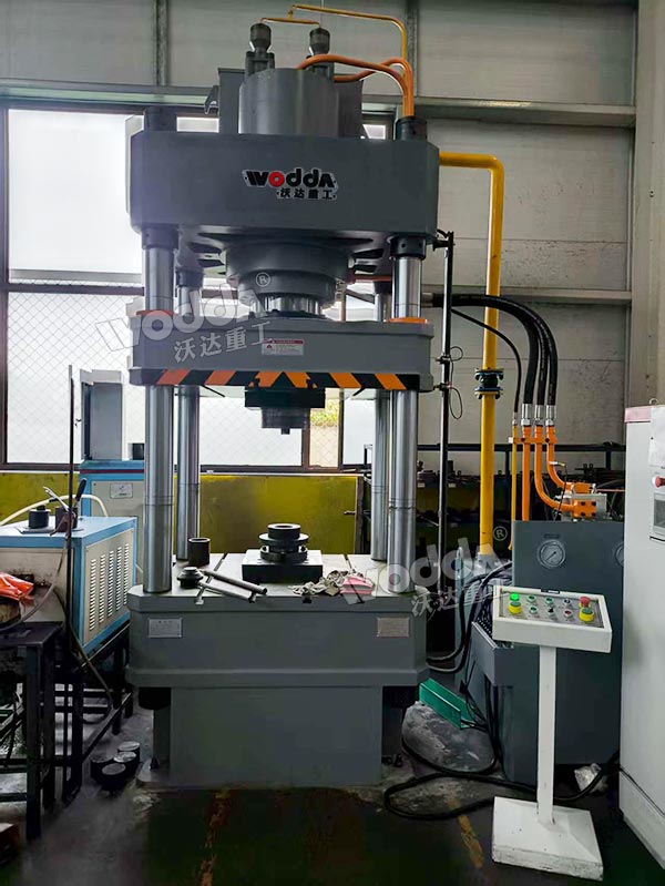 315噸熱鍛法蘭液壓機 315噸熱鍛法蘭液壓機