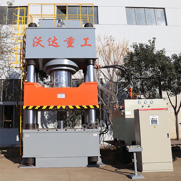 2000噸四柱液壓機(jī) 2000噸四柱液壓機(jī)