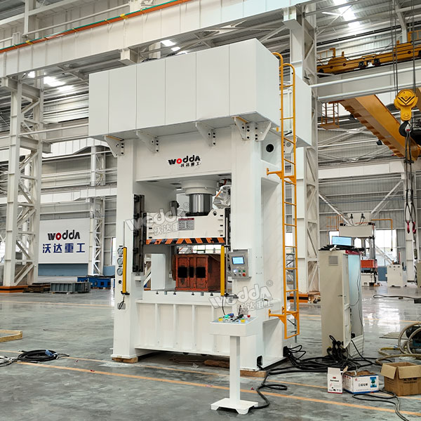 315噸汽車配件成型液壓機(jī) 315噸汽車配件成型液壓機(jī)