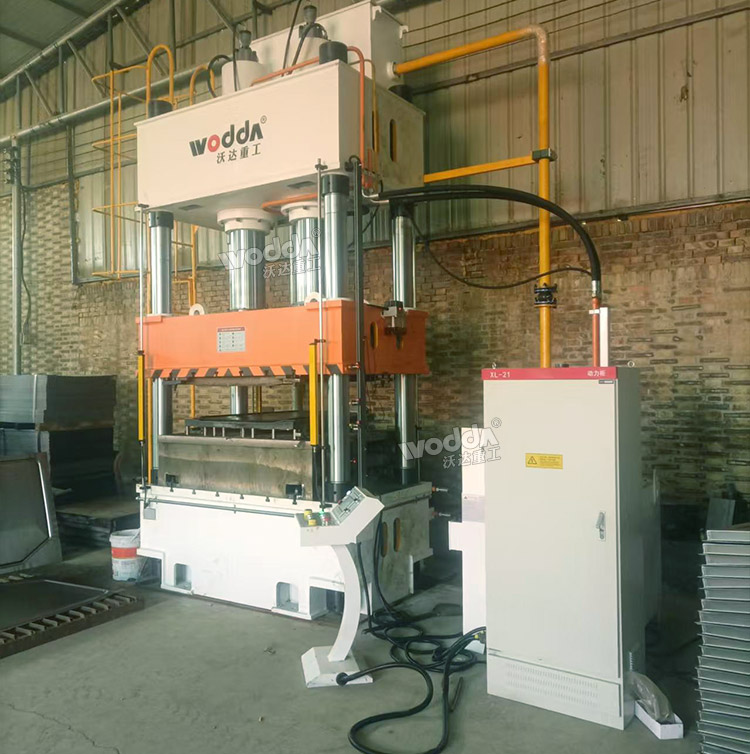 400噸四柱液壓機(jī) 400噸四柱液壓機(jī)