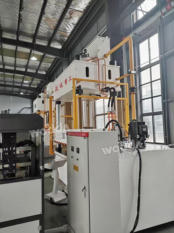 500噸四柱液壓機(jī)現(xiàn)場(chǎng) 500噸四柱液壓機(jī)現(xiàn)場(chǎng)