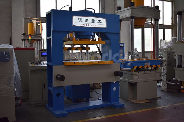 200噸龍門(mén)液壓機(jī) 200噸龍門(mén)液壓機(jī)