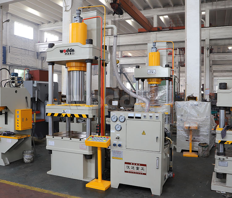 200T四柱三梁液壓機(jī) 200T四柱三梁液壓機(jī)