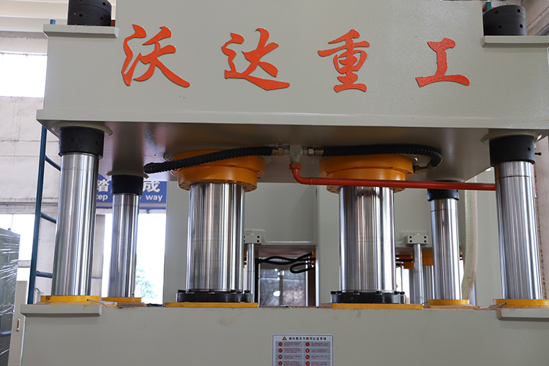 電動(dòng)車擋風(fēng)板液壓機(jī) 電動(dòng)車擋風(fēng)板液壓機(jī)