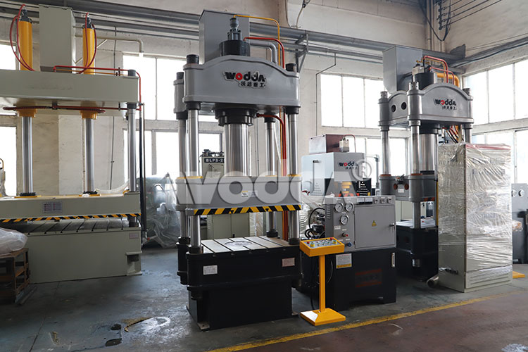 200T三梁四柱液壓機(jī)生產(chǎn)廠家 200T三梁四柱液壓機(jī)生產(chǎn)廠家