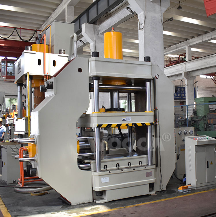 200噸多向液壓機(jī) 200噸多向液壓機(jī)