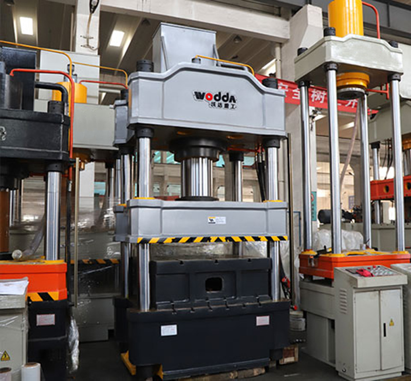 315噸三梁四柱液壓機(jī) 315噸三梁四柱液壓機(jī)