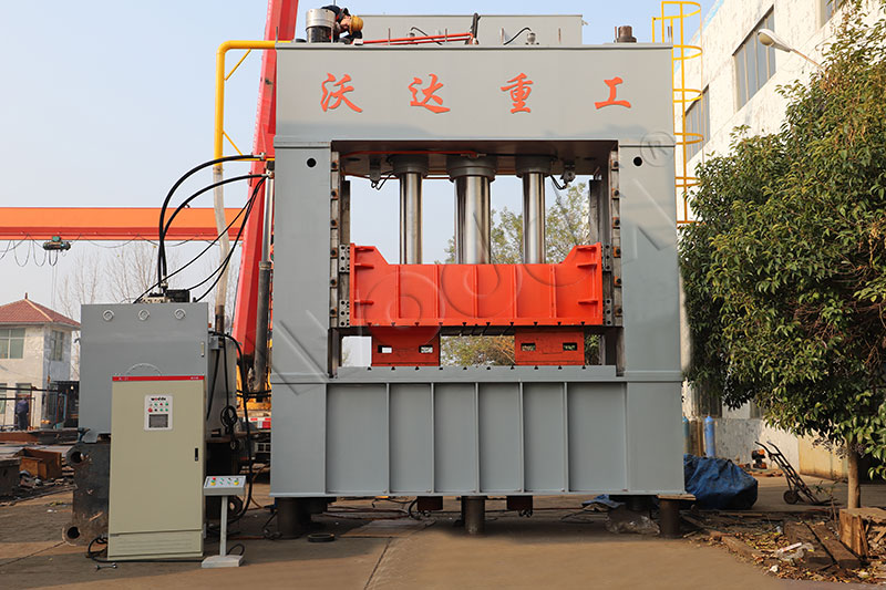 800噸框架式液壓機(jī) 800噸框架式液壓機(jī)